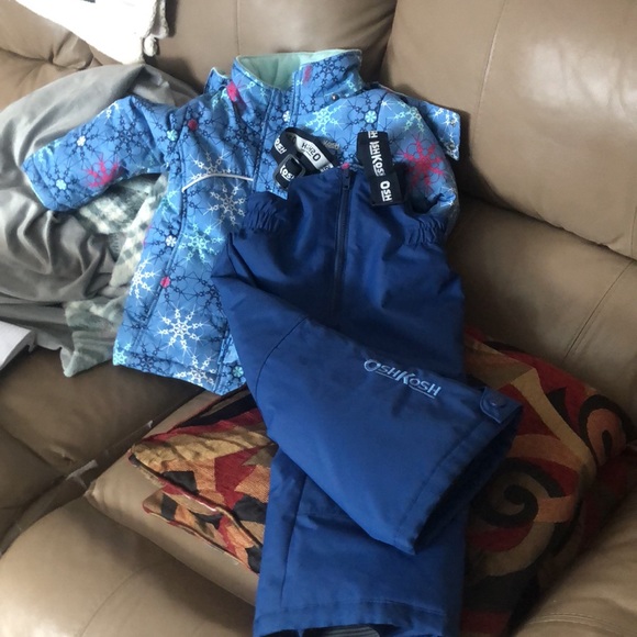OSHKOSH B’gosh snowsuit…24 months, however, made big. - Picture 4 of 8